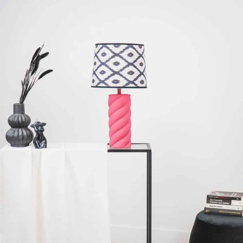 Housevitamin Twisted Candy Bordlampe - Keramik- Neon Blush