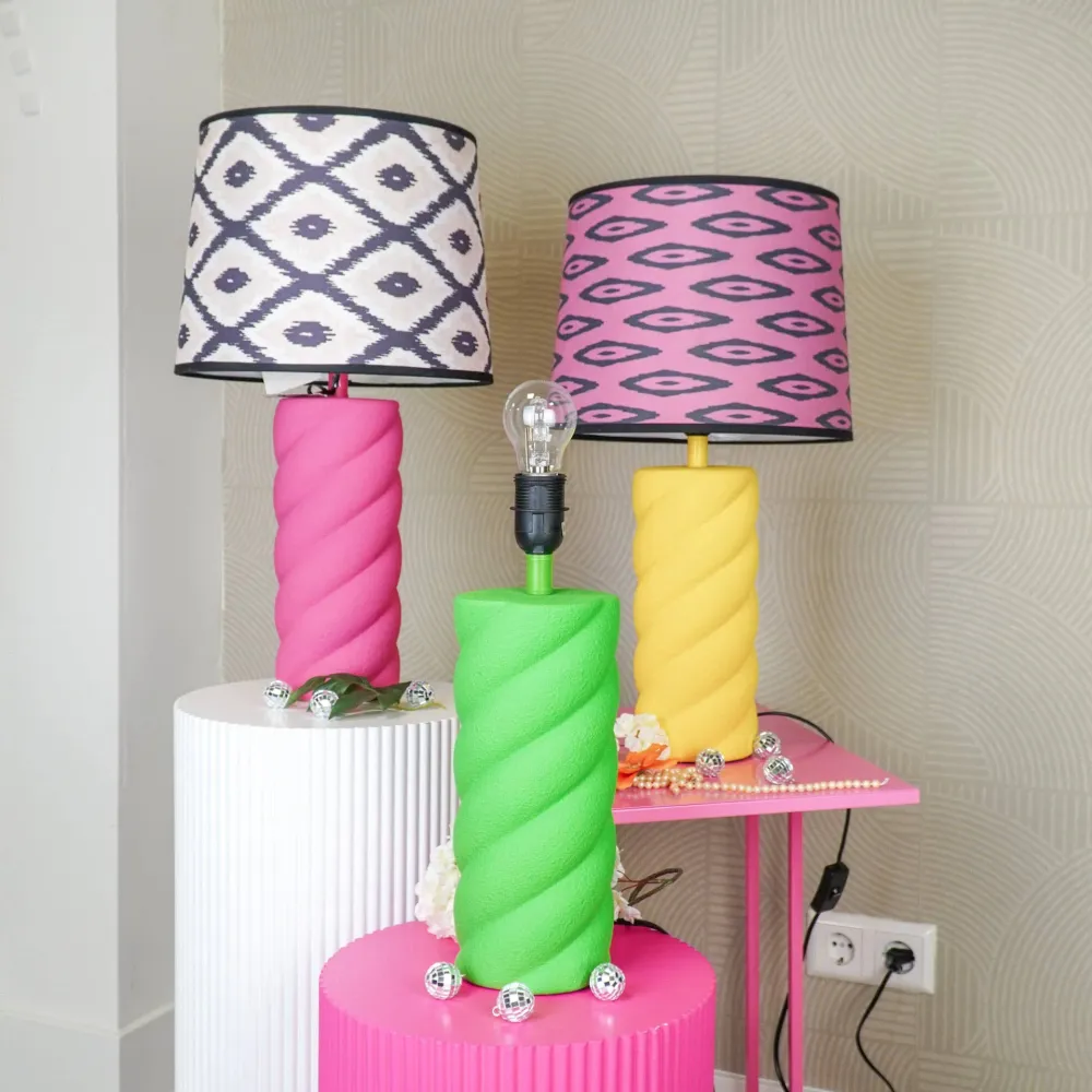 Housevitamin Twisted Candy Bordlampe - Keramik- Neon Blush