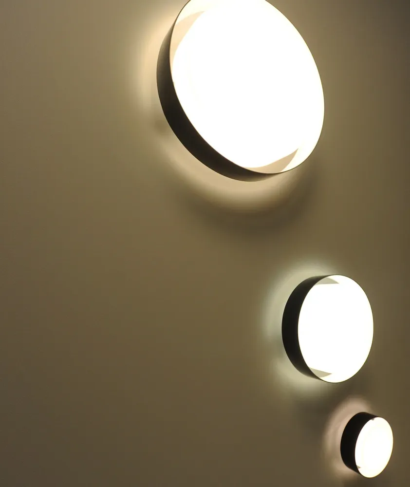 Plaff-on! IP54 væg-/loftlampe fra Marset