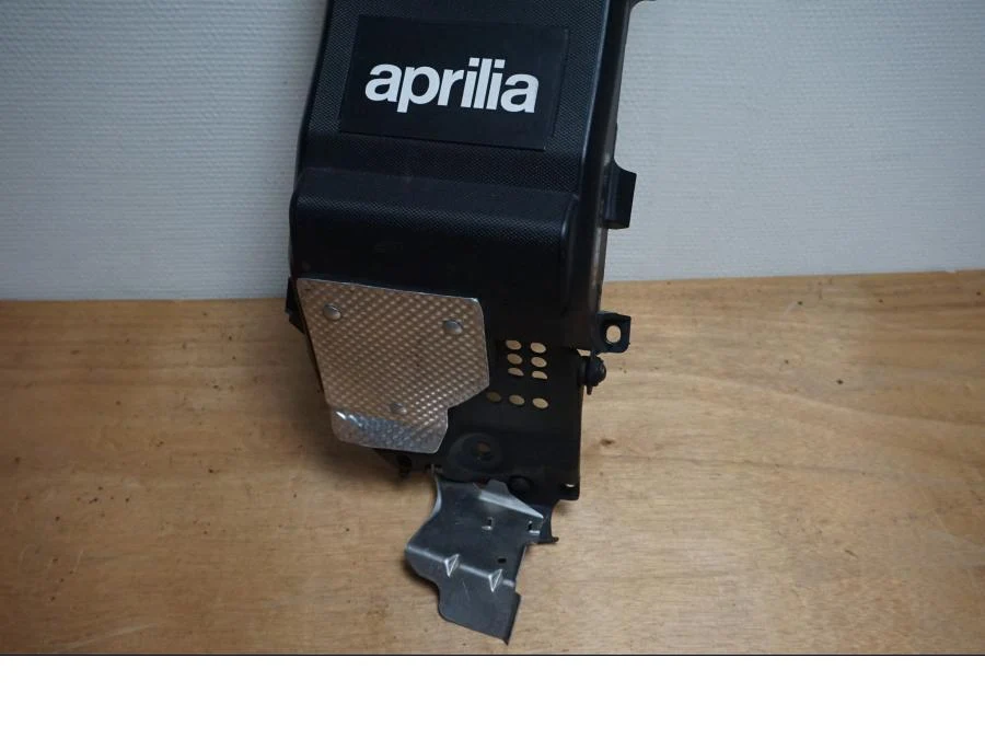undertail Aprilia