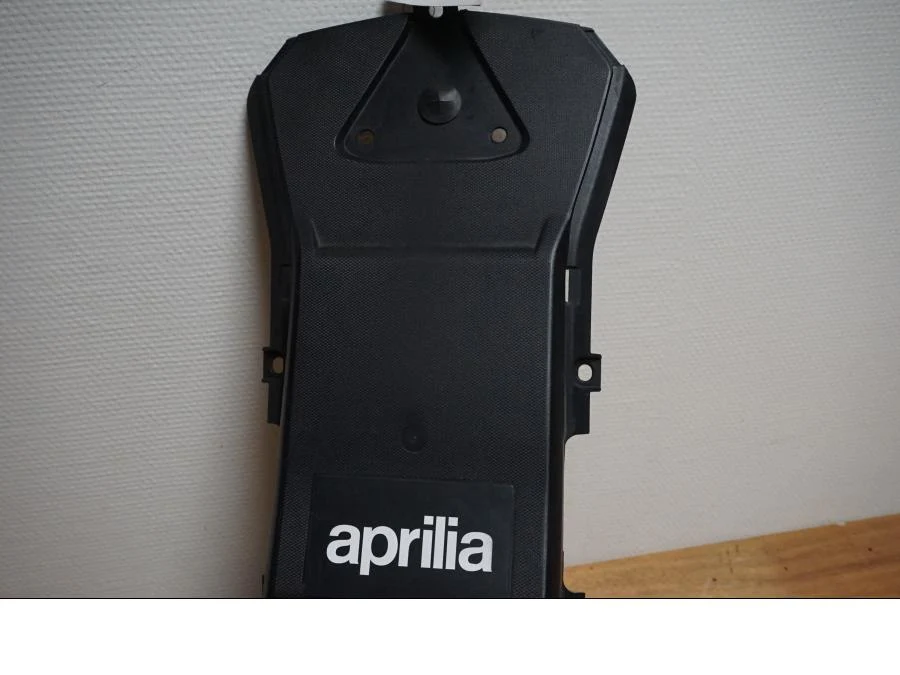 undertail Aprilia