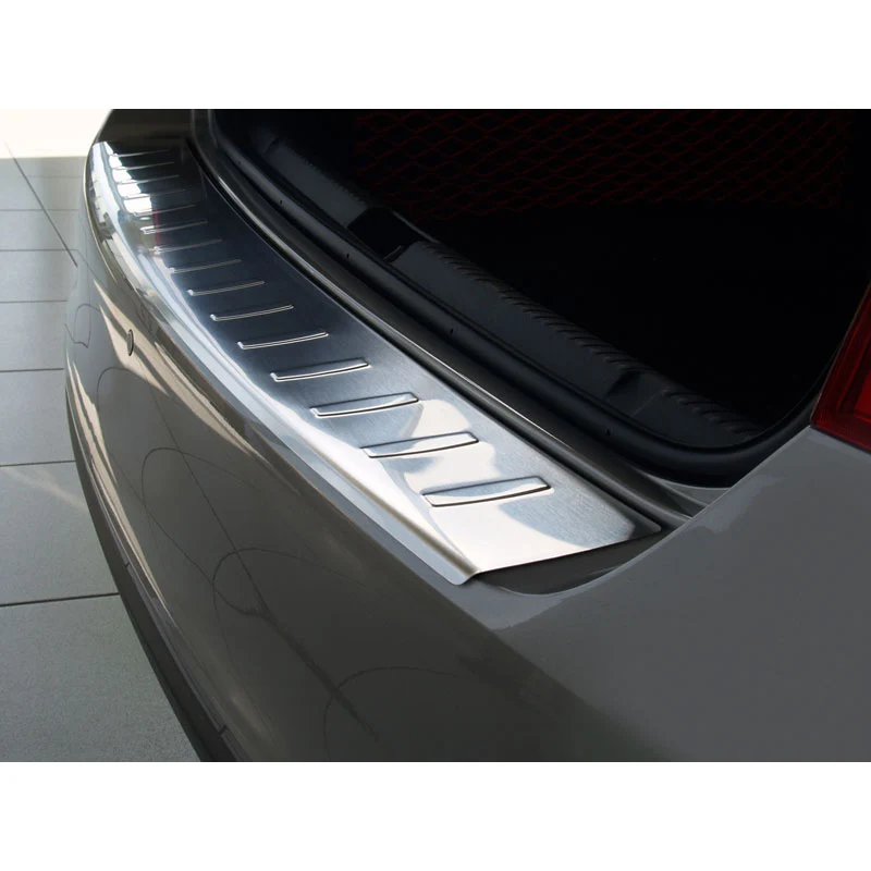 Avisa, Bagkofangerbeskytter, Rustfritstål, passer til Skoda Rapid 2012-2017 & FL 2017- 'Ribs'