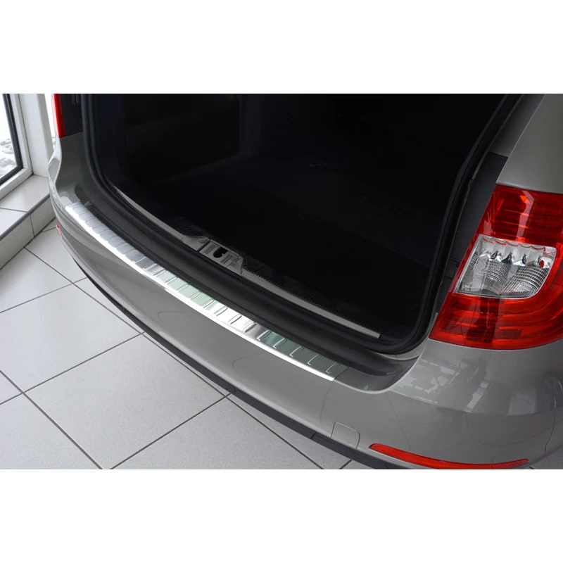 Avisa, Bagkofangerbeskytter, Rustfritstål, passer til Skoda Superb Combi 2013-2015 'Ribs'