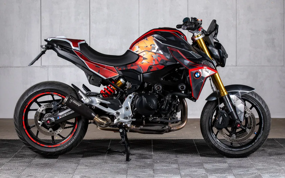 BMW F 900 R DEKOR - "Flake" (Sort/Rød)