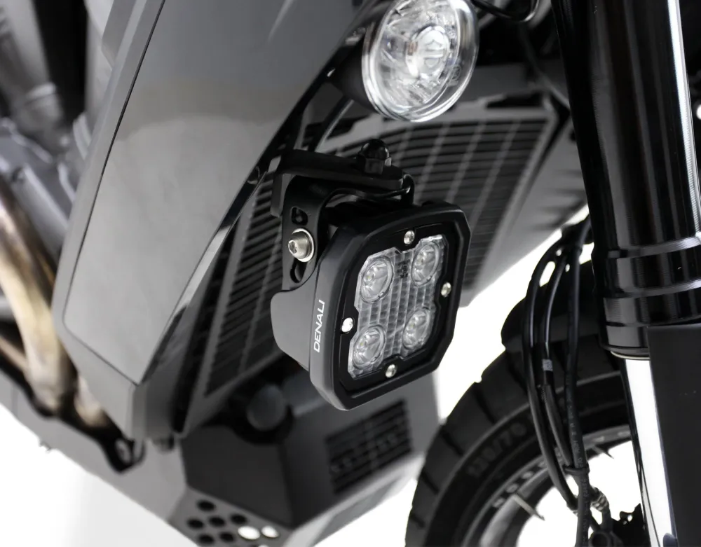 Nedre kørelysbeslag - Harley-Davidson Pan America 1250 DENALI Electronics