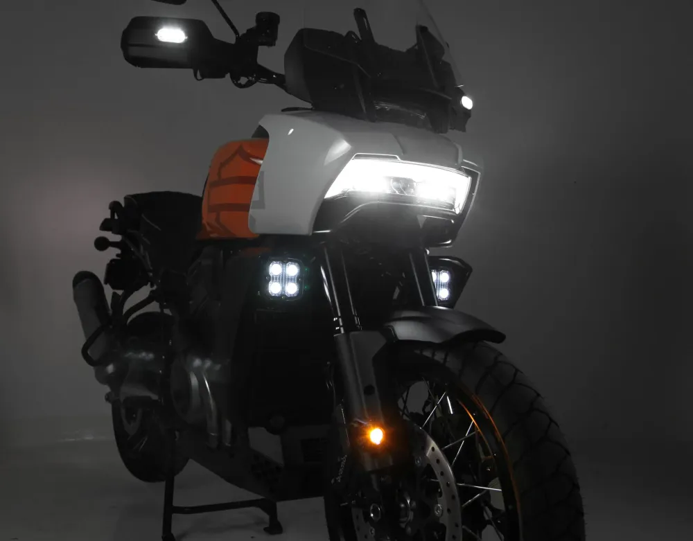 Nedre kørelysbeslag - Harley-Davidson Pan America 1250 DENALI Electronics