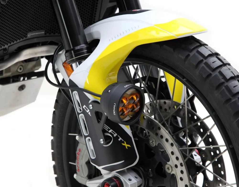 Nedre kørelysfæste - Ducati DesertX '23-'25 & Multistrada V4, '21-'24 DENALI Electronics