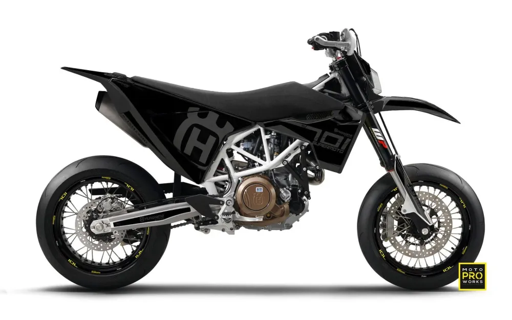 Husqvarna 701 DEKOR - "SEVENOHTWO" (Sort)