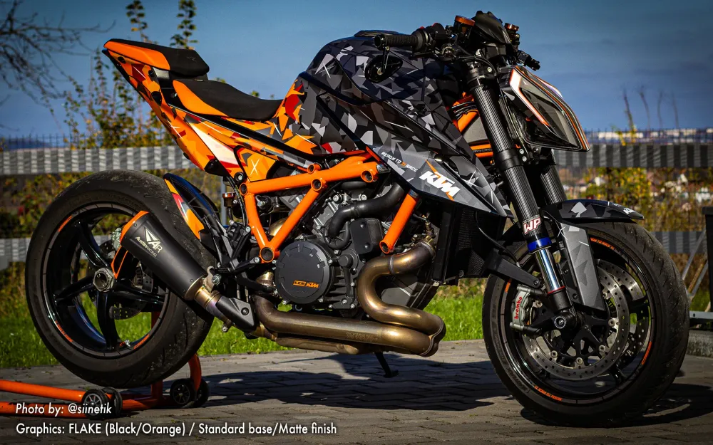 KTM 1290 Super Duke R 2020 - 2023 DEKOR - "Flake" (Sort/Orange)
