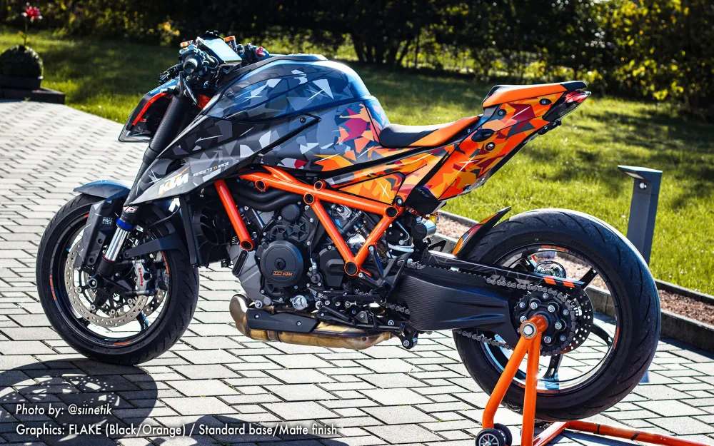 KTM 1290 Super Duke R 2020 - 2023 DEKOR - "Flake" (Sort/Orange)