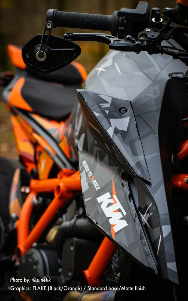 KTM 1290 Super Duke R 2020 - 2023 DEKOR - "Flake" (Sort/Orange)