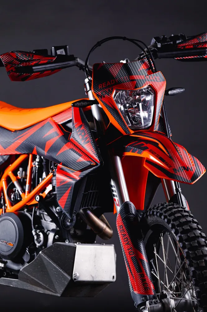 KTM 690 Enduro DEKOR - "Kickdrift" (Rød)