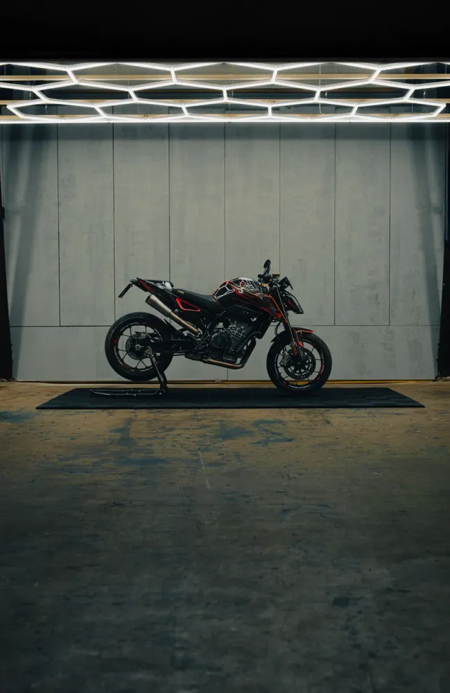 KTM 790/890 Duke DEKOR - "Nyro" (Orange/Sort)