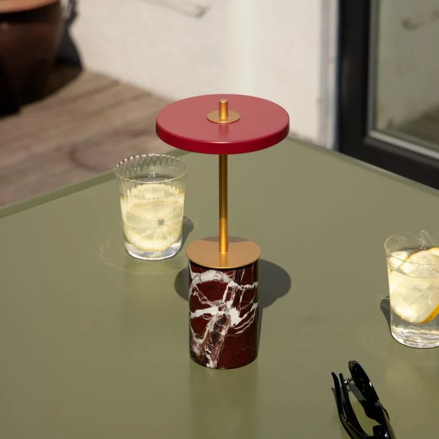 Asteria Move Tiny rød marmor LED portable bordlampe