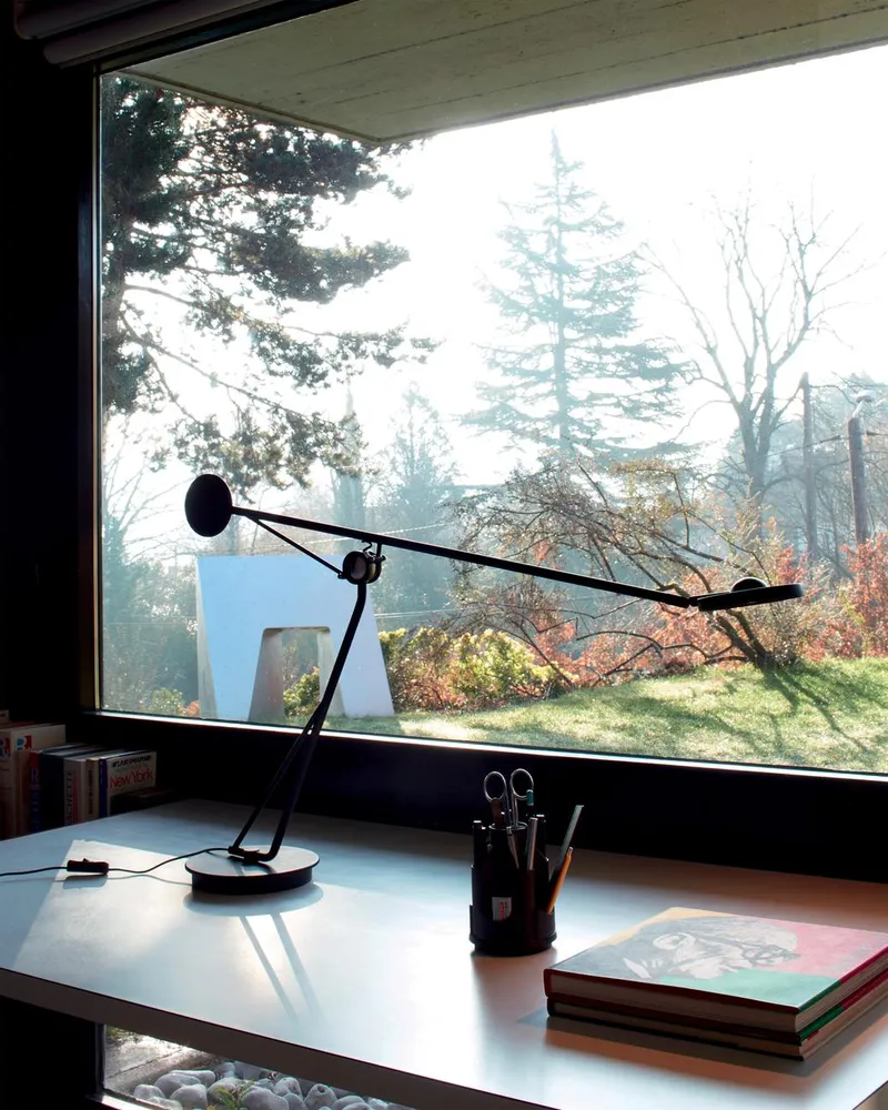 DCW Éditions Aaro bordlampe LED H 38,5 cm – Midnight