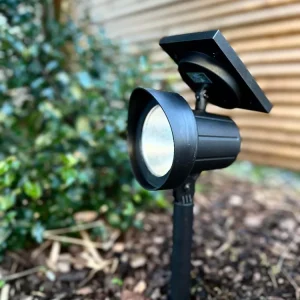 Havespot med solceller – Rummelig