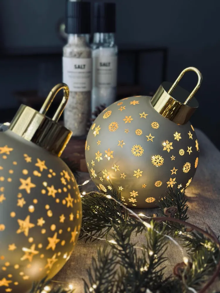Julekugle med led vivid - Guld