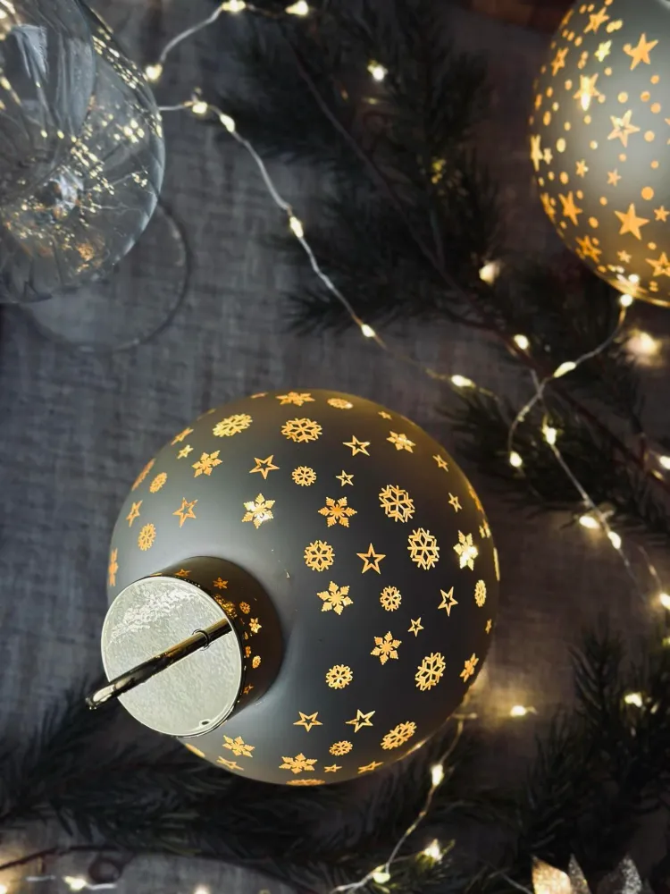 Julekugle med led vivid - Guld