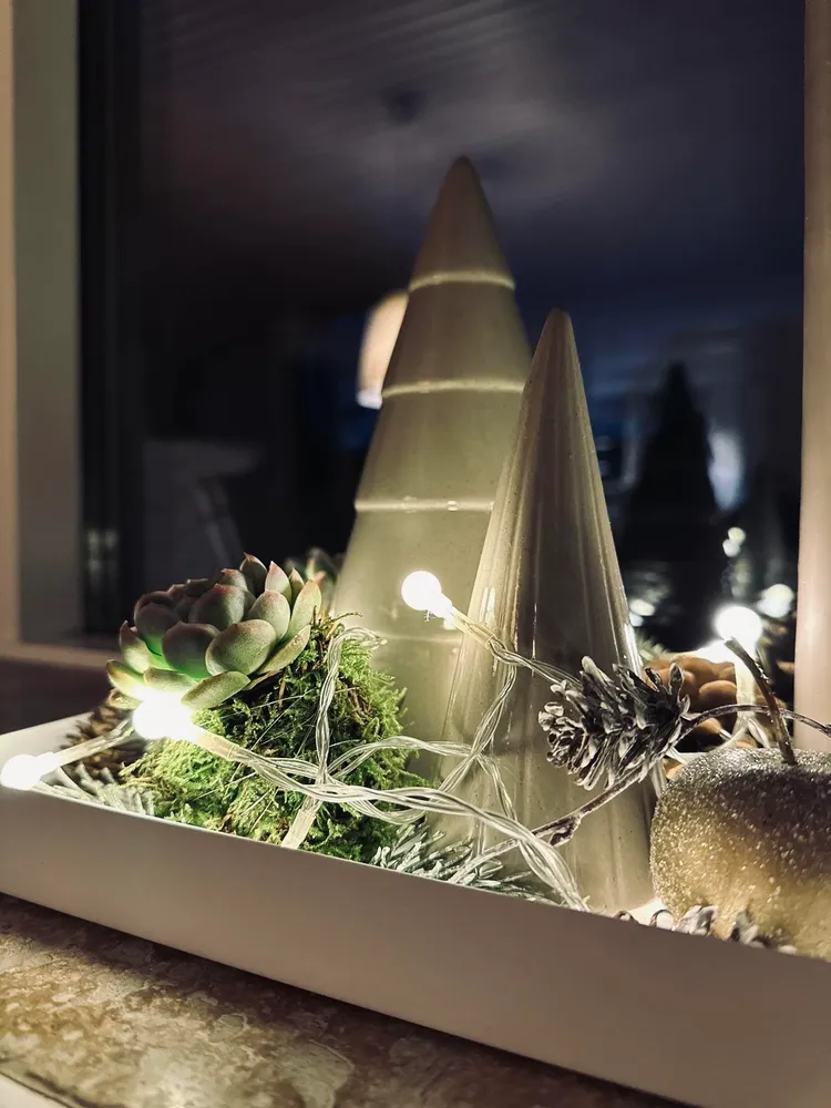 Lyskæde med 10 hvide LED dots - batteriboks