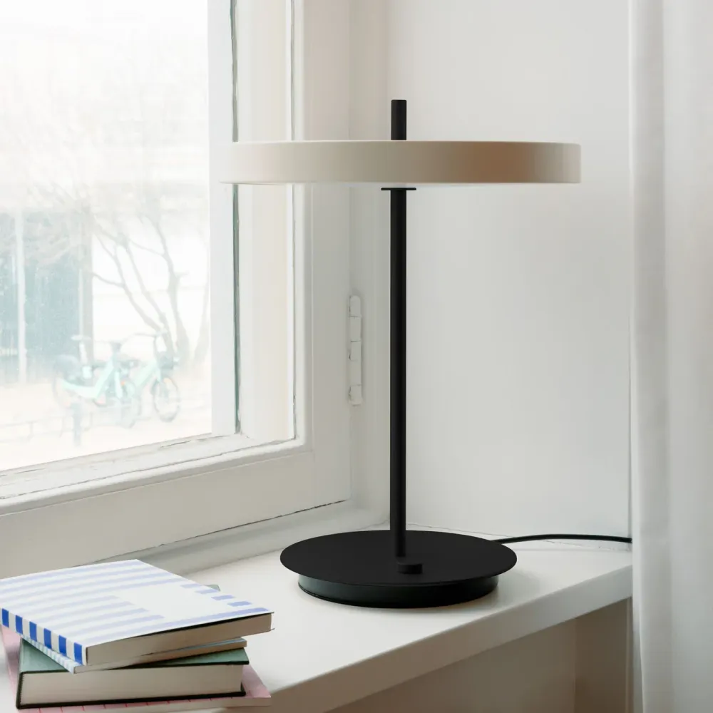 Asteria Pearl White Ø31 Black Bordlampe