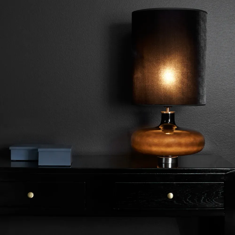 Bordlampe med vivid i foden - Bossa Graa