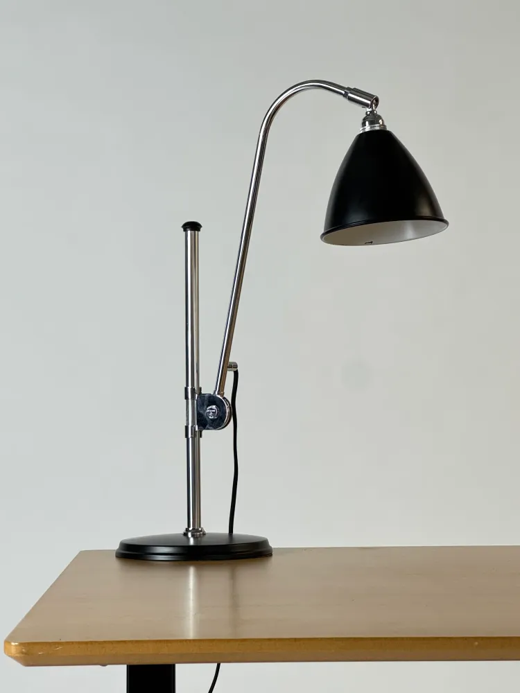 Gubi Bestlite BL1 – Sort/Krom