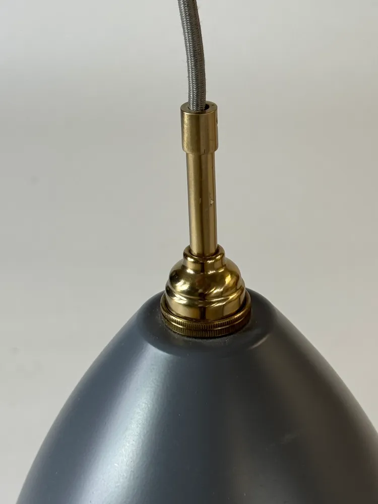 Gubi BL9 Pendel – Grå/Messing Ø21 cm