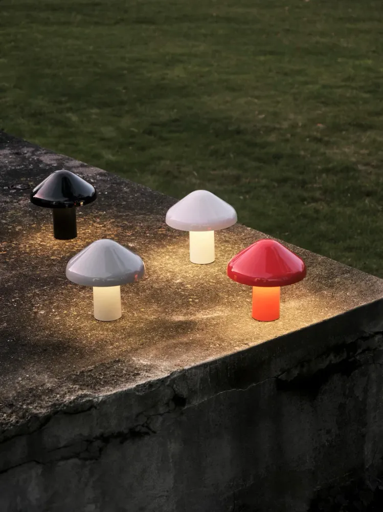HAY PAO CARRY-ALONG BORDLAMPE - Rød