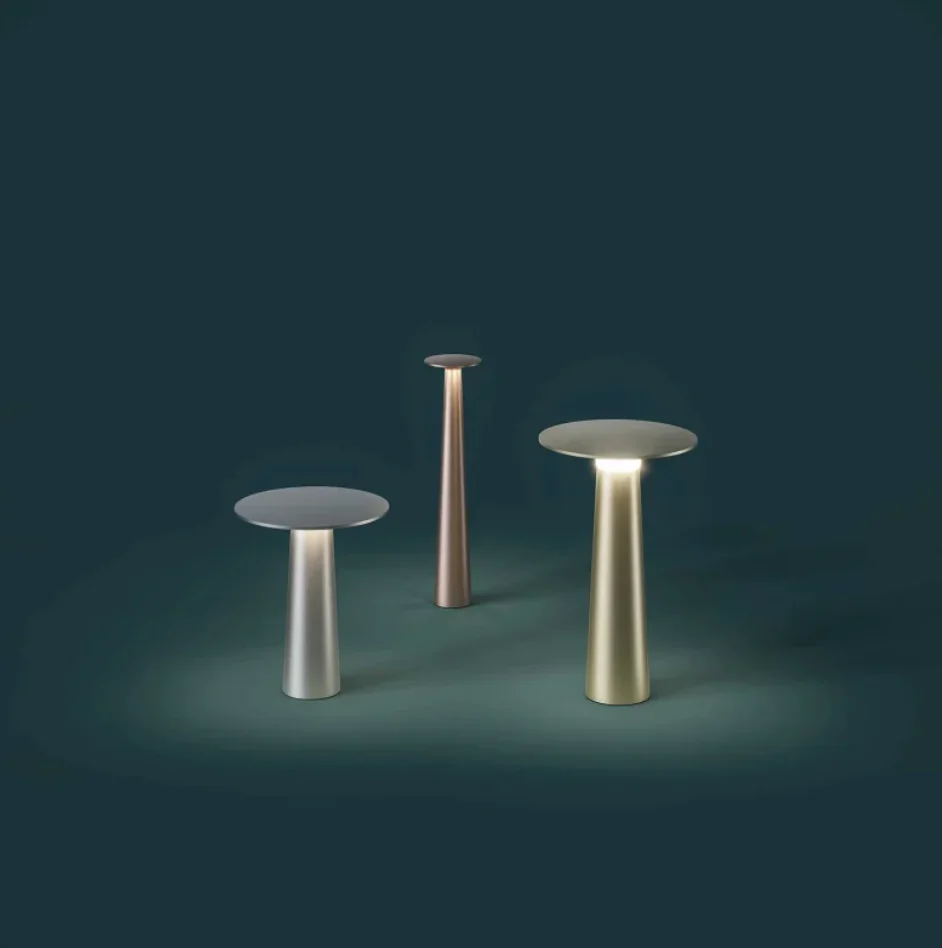 Lix Travel bordlampe fra IP44 Sort