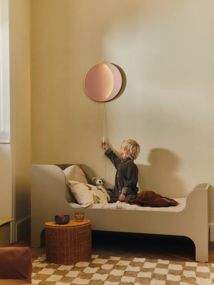 Long-Lasting Neba Wall Lamp - Rose