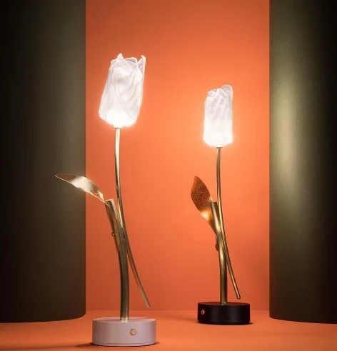 Long-Lasting Tulip bordlampe fra Slamp