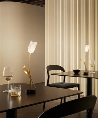 Long-Lasting Tulip bordlampe fra Slamp