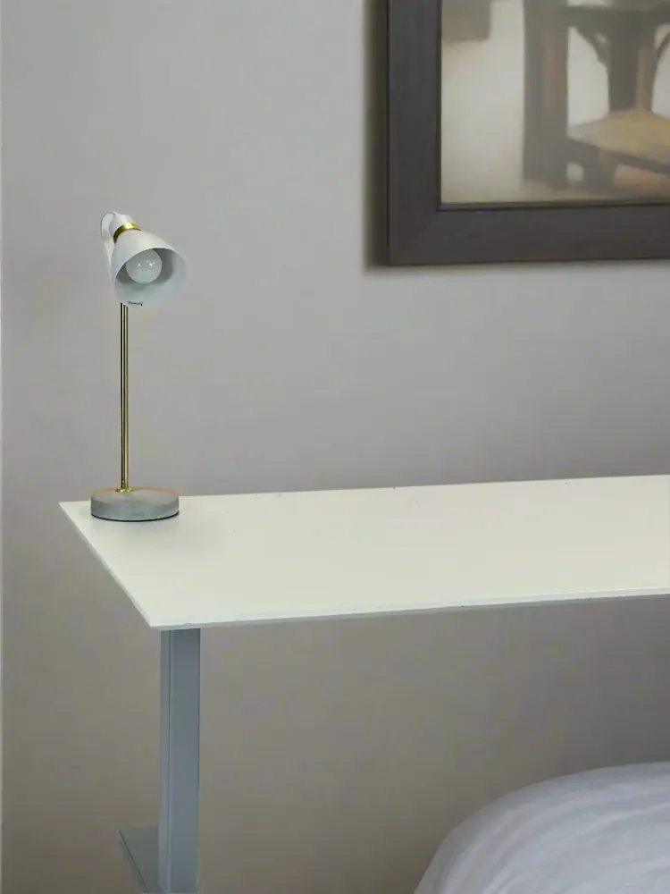 Poulmann | Neordic Orm Bordlampe