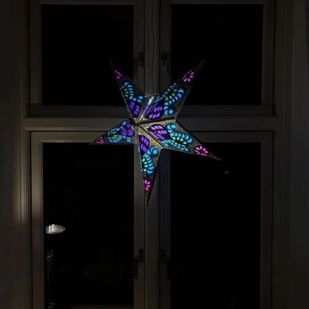 Tara Stjernelampe i Blå og Violet - Ø60 cm