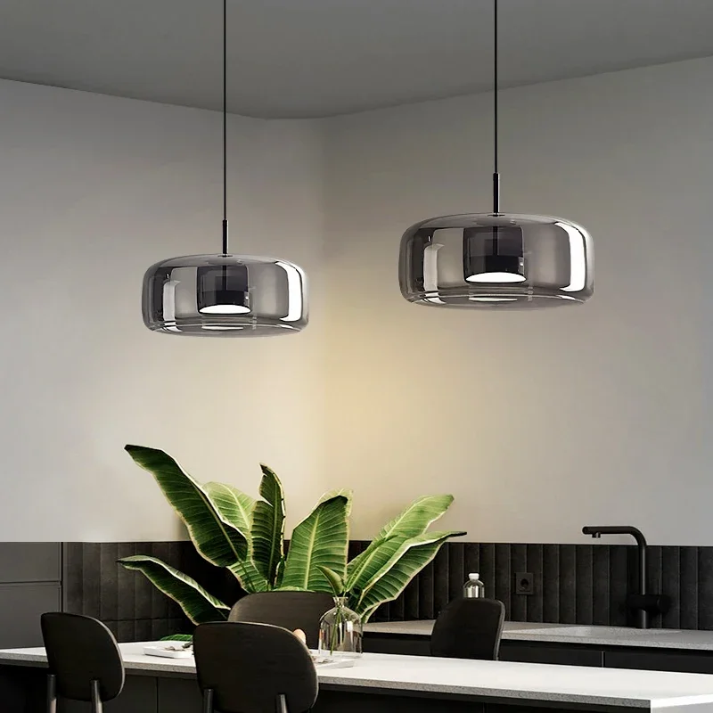 Damp Rated Sleekchic - lysekrone med glaskuppel Sort