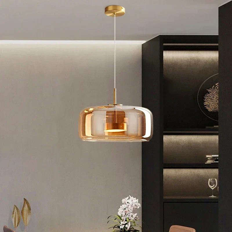 Damp Rated Sleekchic - lysekrone med glaskuppel Sort