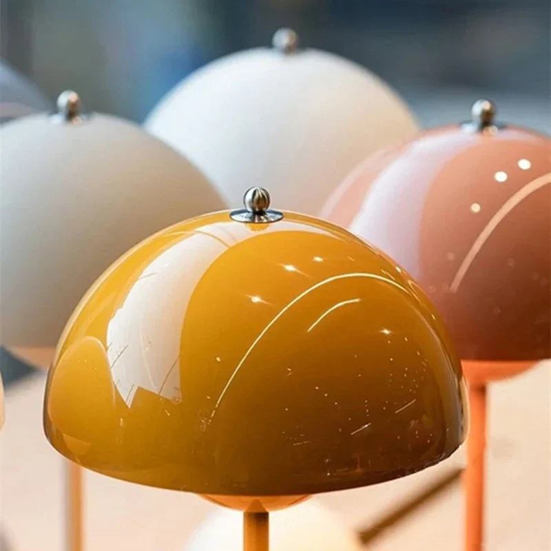 Danishmeadow - svampeformet macaron bordlampe Rosa