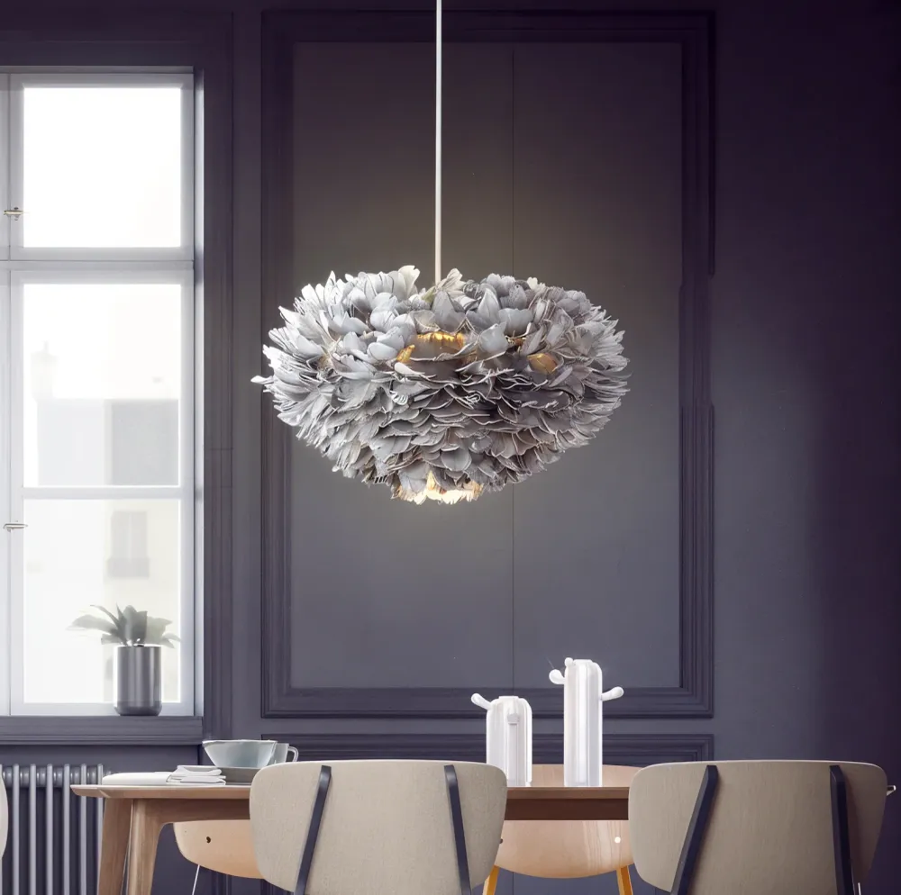 Dreamy Feather chandelier - skillfully made, justerbar pendel Graa