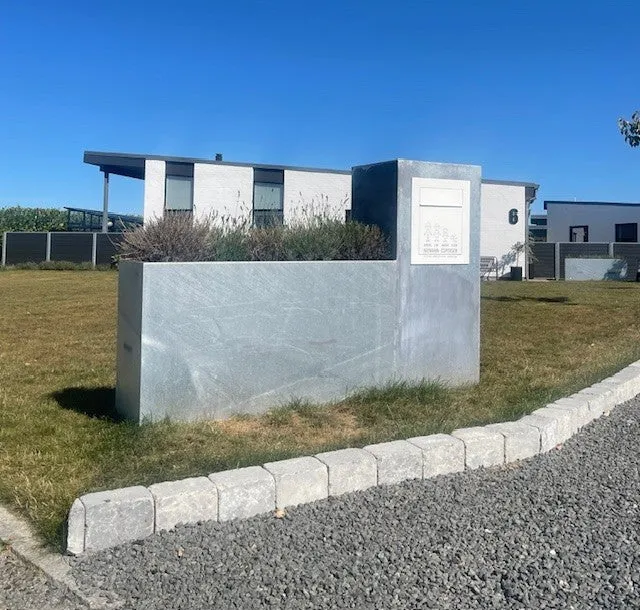 Højbed i galvaniseret til konstrueret postkasse. 50x200x80