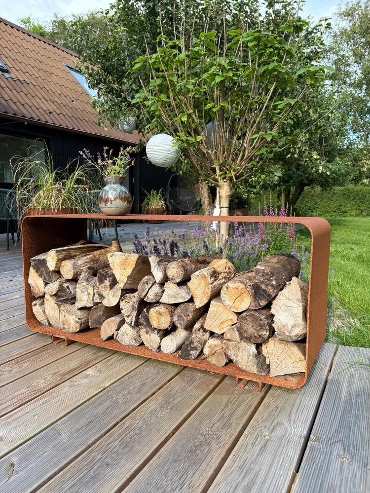 Brændeskjul/bænk i corten alloy