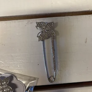 Weather Resistant Bling broche - Sikkerhedsnål sommerfugl