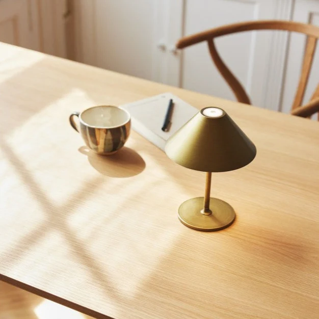 Impact Ready Hygge bordlampe fra Halo Design Graphite