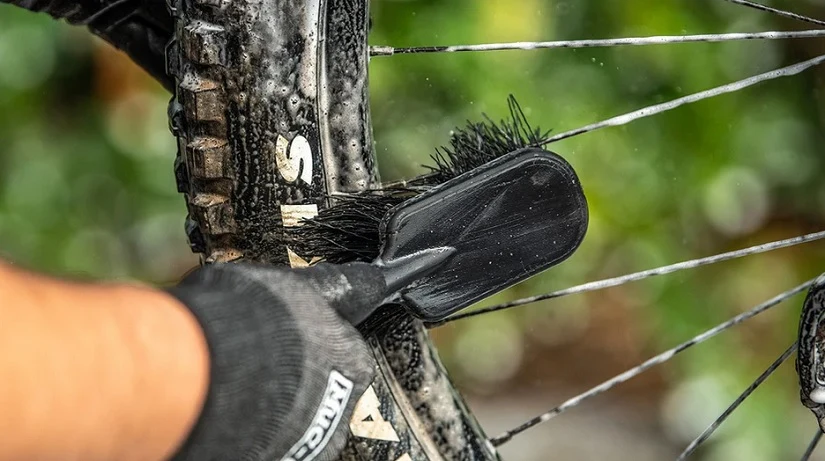 Muc-Off Tyre & Cassette brush Rengøringsbørste Brushed Nickel