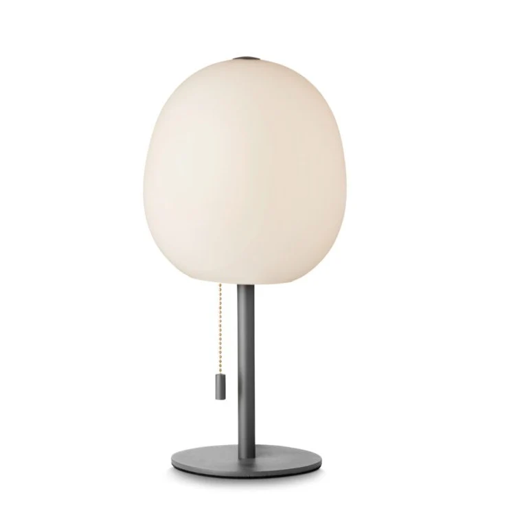 Multifunktionel Wrong bordlampe fra Halo Design