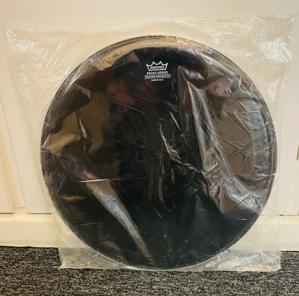 15" Remo Ambassador Ebony