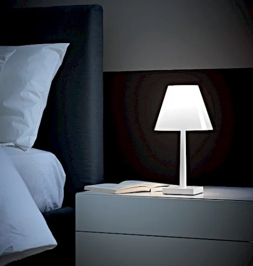 Safety Rated Dina T1 bordlampe fra Rotaliana Hvid
