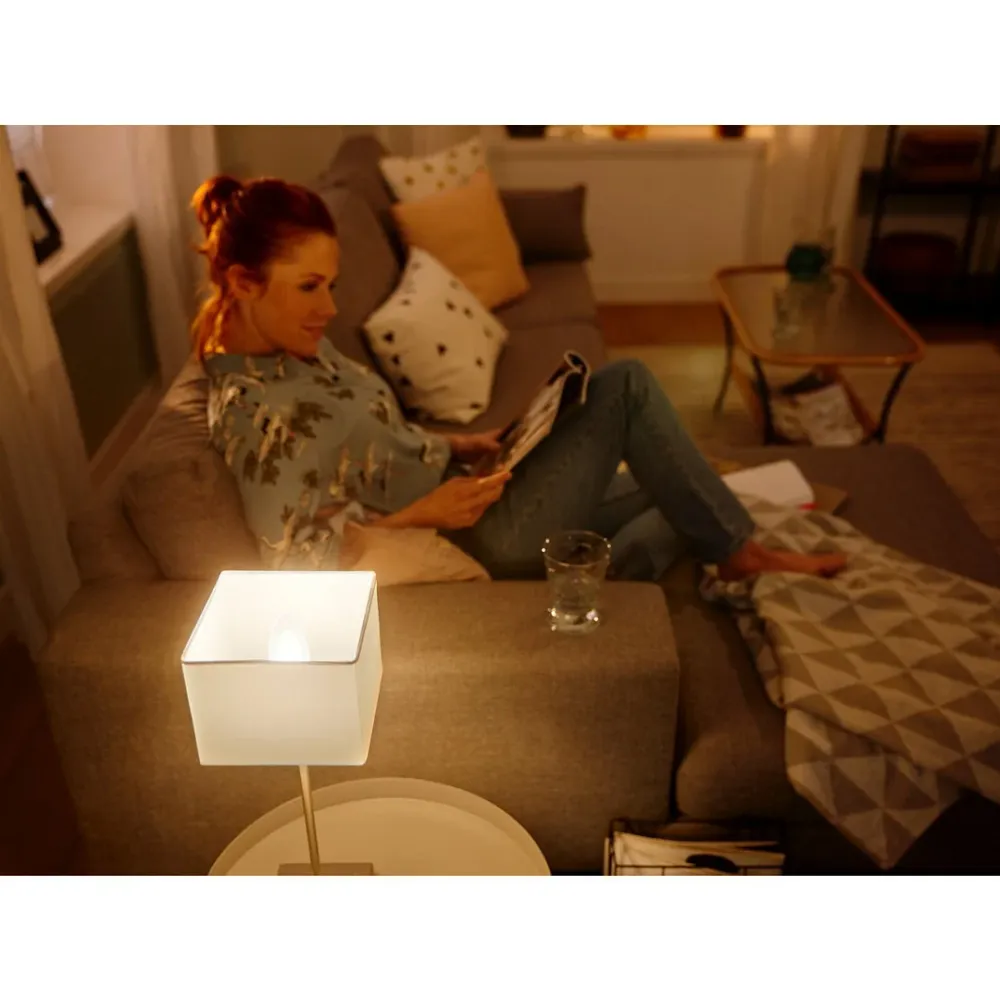 Stud Finder Philips Hue White and color ambiance E14 pære